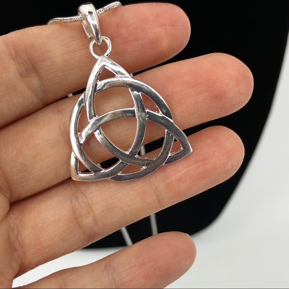 Silver plated Celtic Trinity Knot pendant - Picture 1 of 4